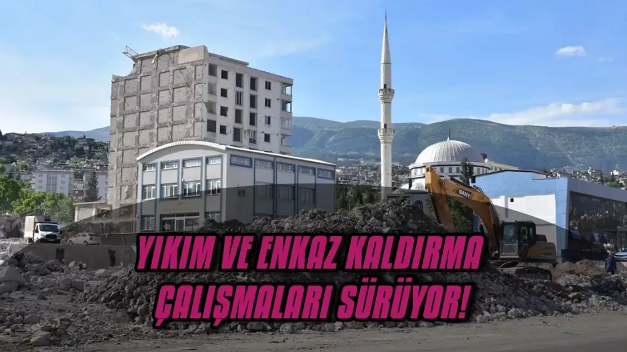 Afşin'de ağır hasarlı binaların yıkımı sürüyor