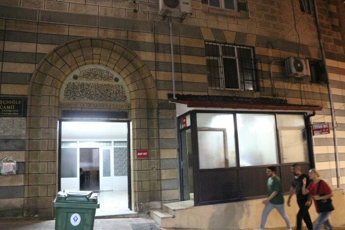 rizede-gorenleri-gulduren-uygulama-tuvalete-abonelik-sistemi-getirdi_71382767