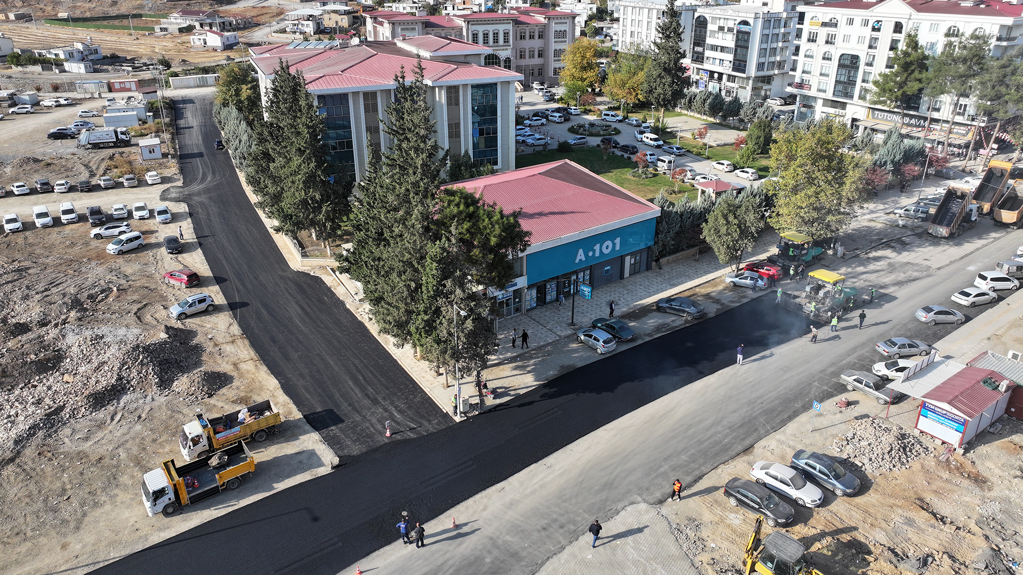 Mahir Ünal Caddesi (2)