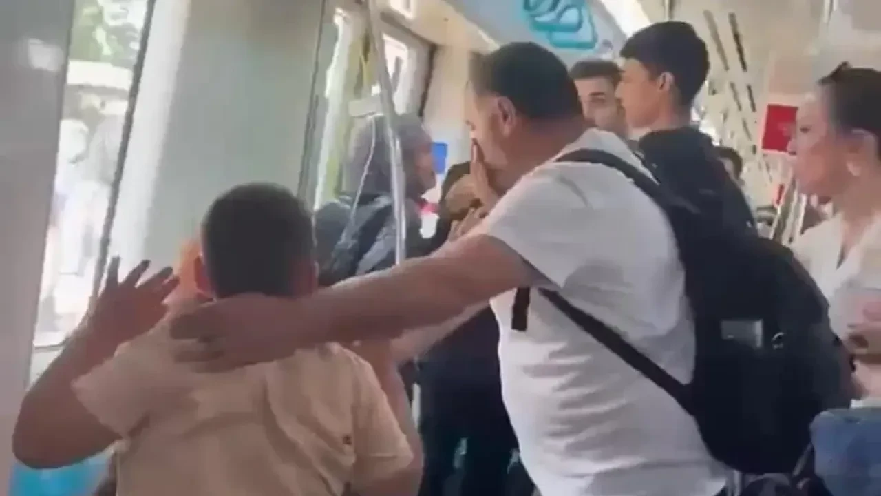 Marmarayda Cocuklarinin Yaninda Babayi Darbeden Iki Sahis Yakalandi 3223713