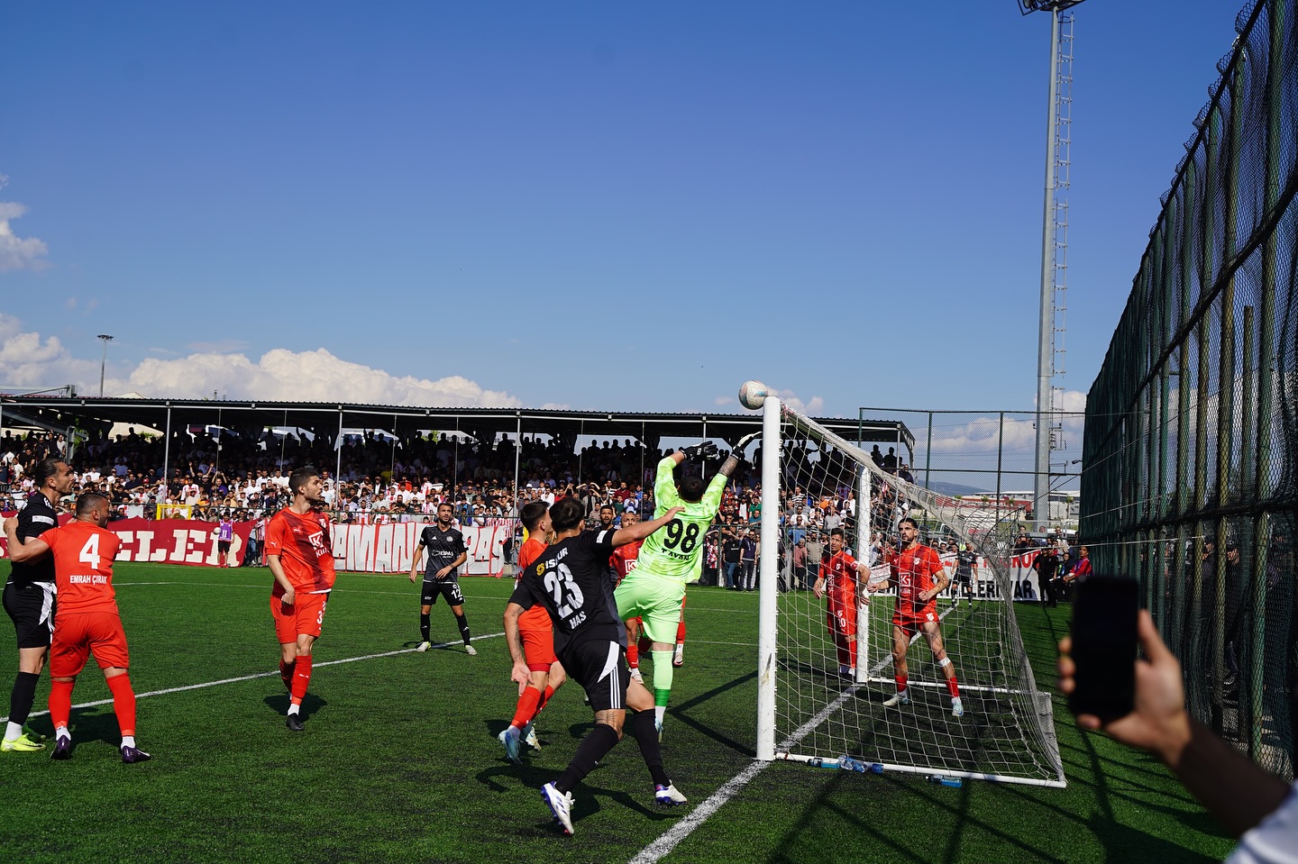Photo By Kahramanmaraş İstiklal Spor Resmi İnstagram Sayfası On May 15, 2025. May Be An Image Of 5 People, People Playing Football, People Playing Soccer, Stadium And Text. (1)