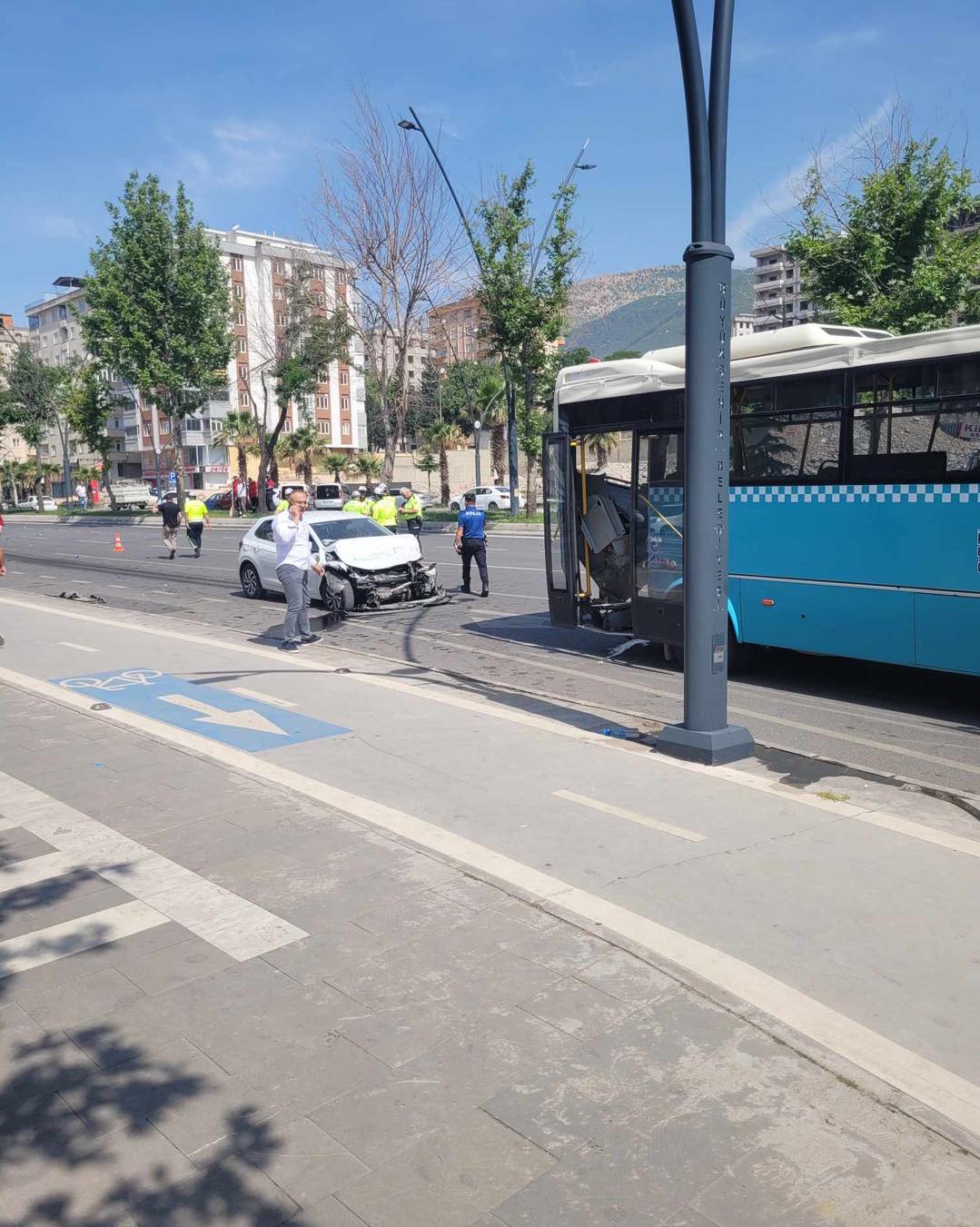 Yıkılan Kervan Karşısı Otobüse Arkadan Çarpmış Bir Kişi Vefat Etmiş Allah Rahmet Eylesin (1)