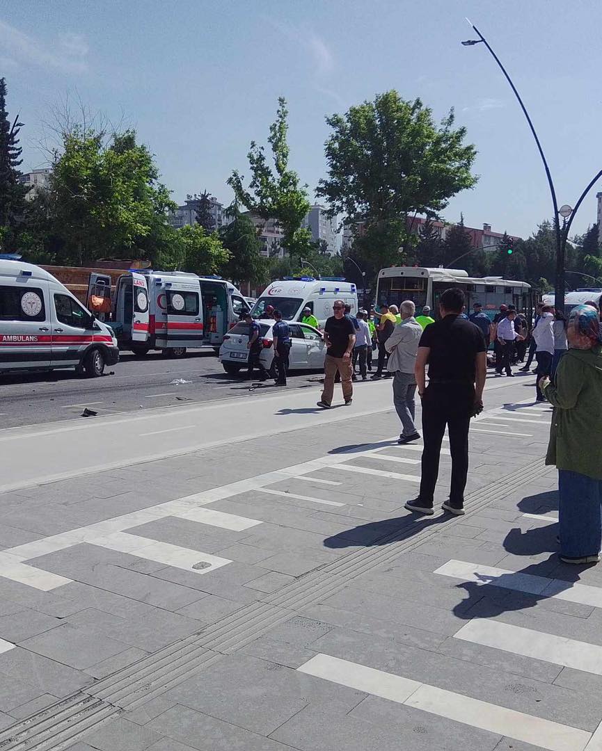 Yıkılan Kervan Karşısı Otobüse Arkadan Çarpmış Bir Kişi Vefat Etmiş Allah Rahmet Eylesin (2)