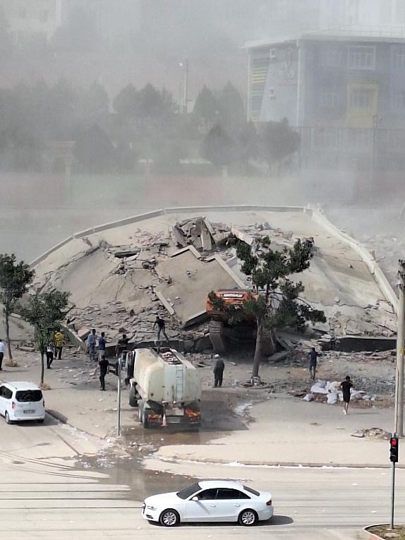 Afad Calısmalara Devam Ediyor Sayısız 10Dan Fazla Polis Aracı Itfaiye Calısma Devam Ediyor (1)