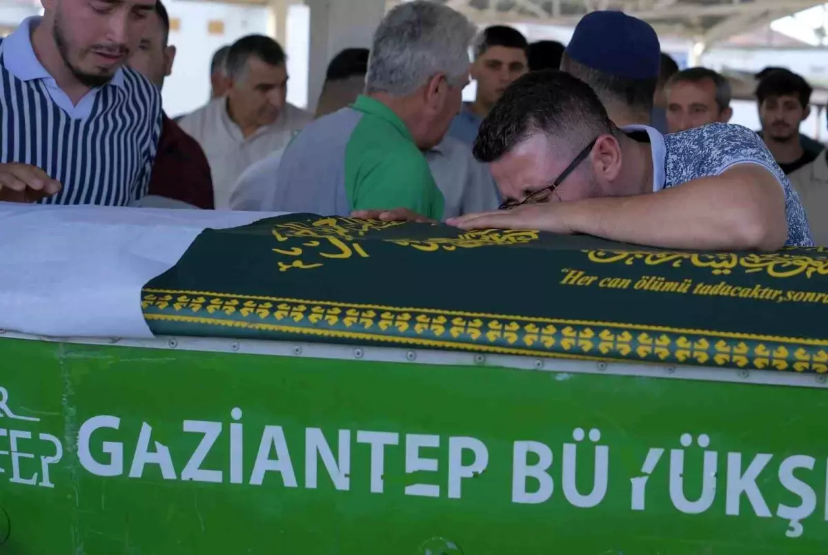 Binlerce Balonun Birakildigi Elif Azra Hayati 18718744 Amp