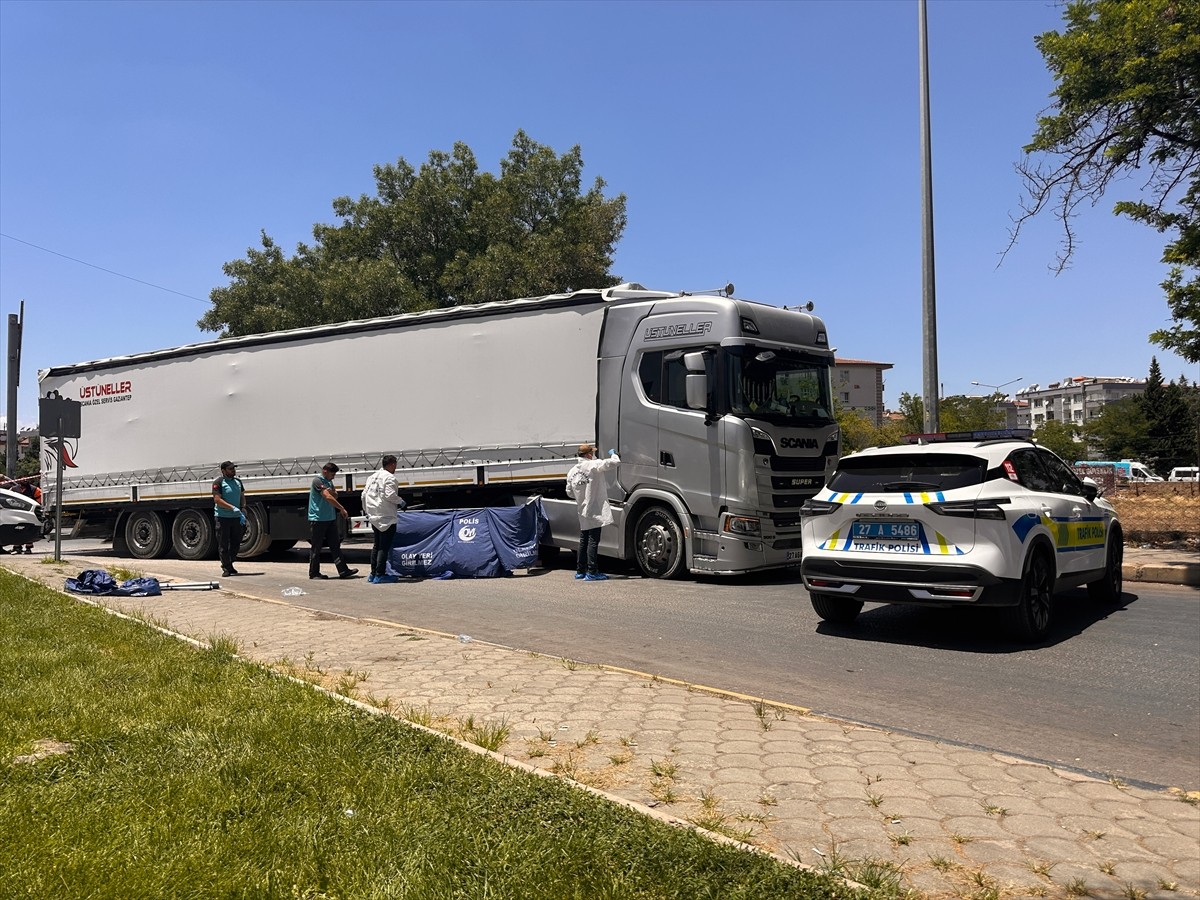 Gaziantep 039 Te Tirin Motosiklete Carpmasi Sonucu 2 Kisi Hayatini Kaybetti Polis Ekipleri Olay 930914