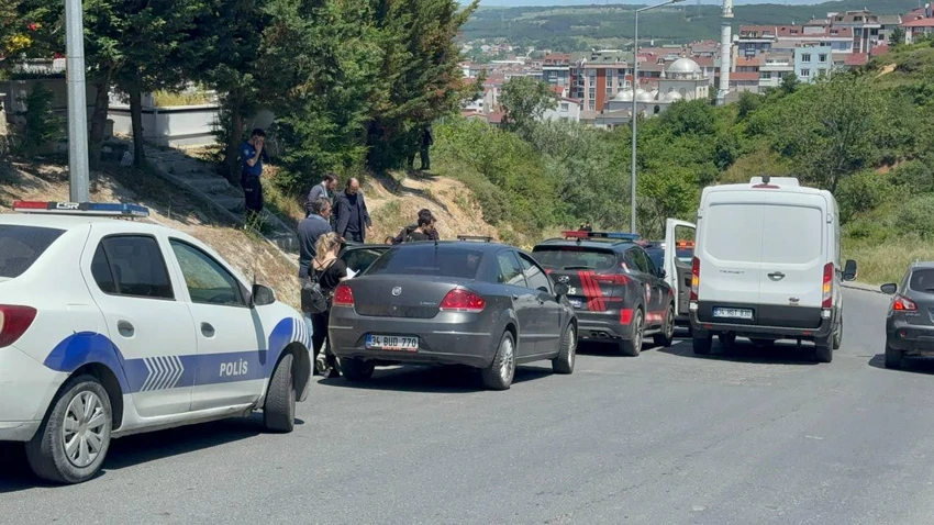 Istanbul Arnavutkoyde Mezarlikta E 8Val