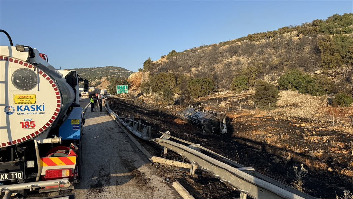 Maraş Şarampole Devri̇len Tir+ (3)