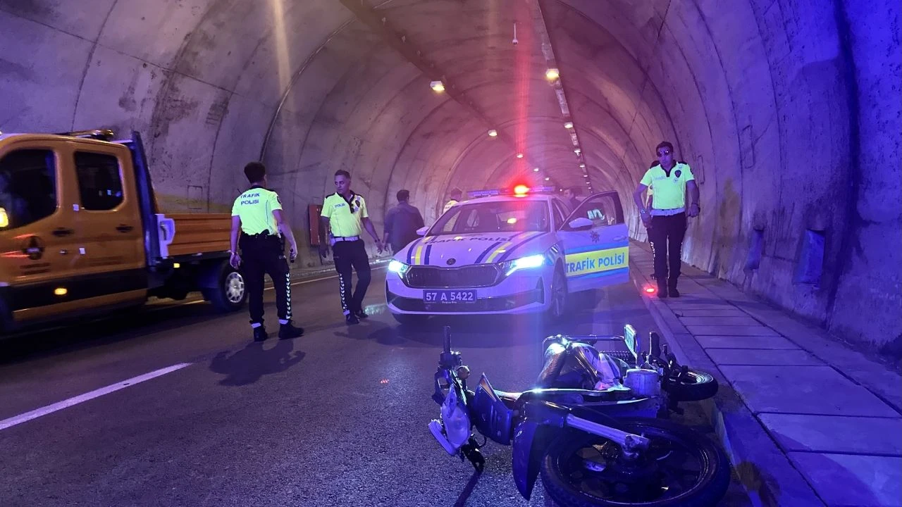 Sinopta Dur Ihtarina Uymayan Motosikletin Carptigi Polis Yaralandi