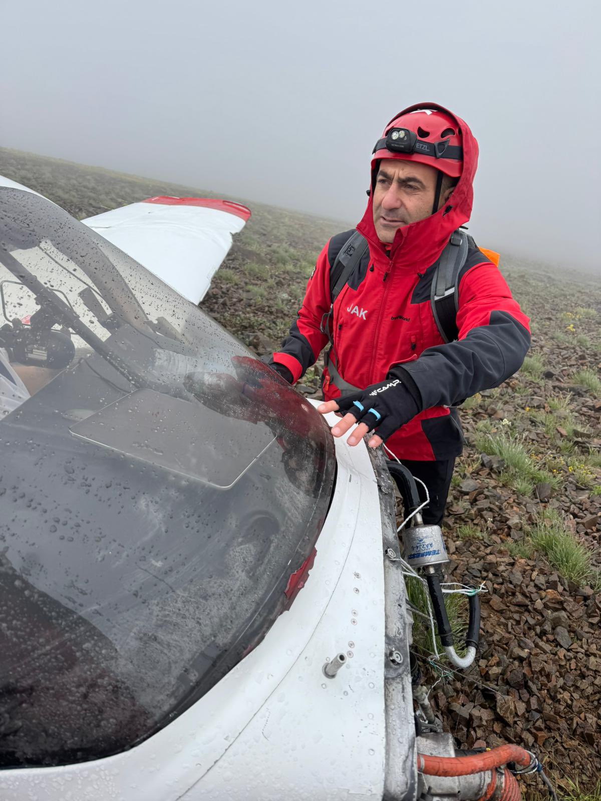 Gu6 O4 Sr W Y A A Jpt P-1