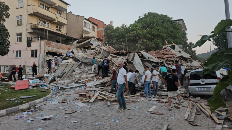 A A 20250810 38793864 38793860 M E R K E Z U S S U B A L I K E S I R I N S I N D I R G I I L C E S I O L A N 61 B U Y U K L U G U N D E D E P R E M M E Y D A N A G E L D I(2)