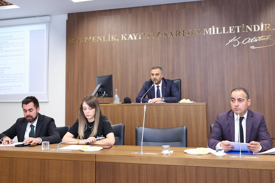 Oni̇ki̇şubat Mecli̇s (3)