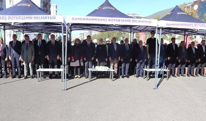 Kirmizi Bi̇si̇klet (2)