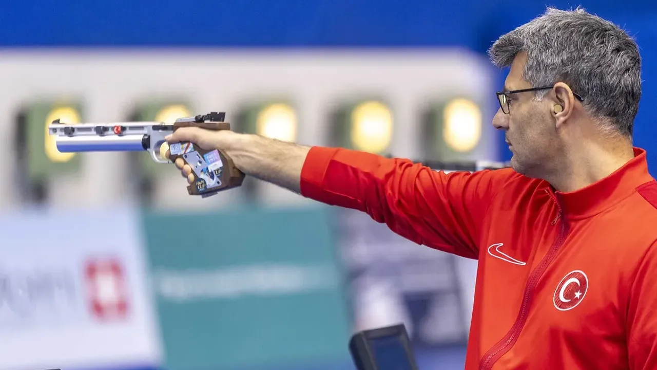 Yusuf Dikec Ekipmansiz Sekilde Altin Madalya Kazandi1