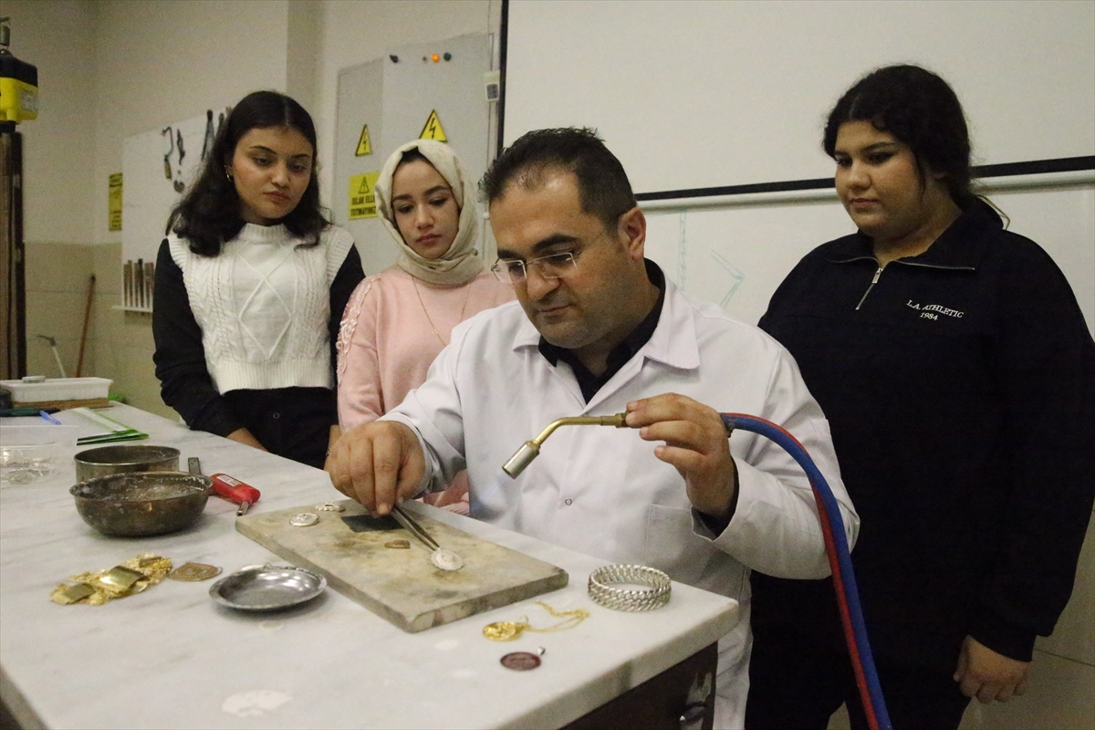 A A 20251122 39773096 39773093 K A H R A M A N M A R A S I N D O G A L V E K U L T U R E L D E G E R L E R I T A K I L A R A I S L E N I Y O R