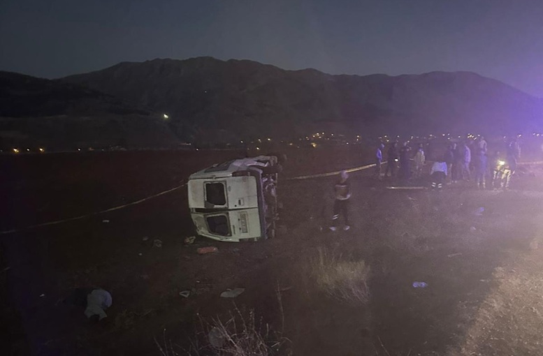 Goksunda Servis Minibusu Devrildi 2 Olu 10 Yarali 1762618587