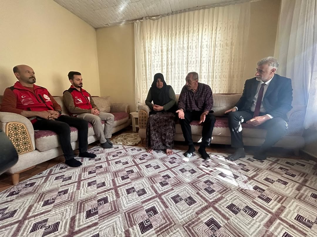 İl Müdürümüz Emre Çalğan , Ilk Ziyaret Olarak Aziz Şehidimiz Ali Can Güneş’in Kıymetli Emanetler (2)