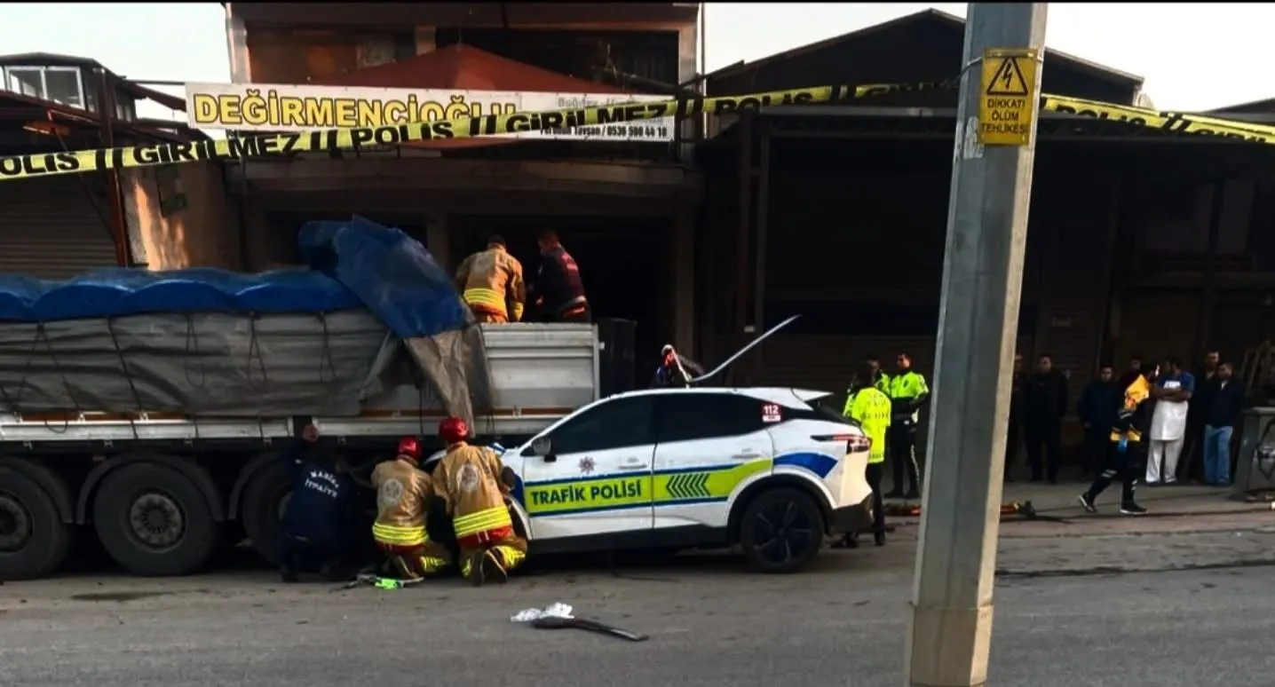 Manisada Polis Araci Tira Carpti 1 Sehit 1 Yarali 4