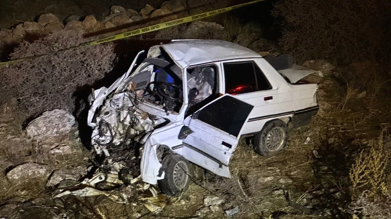 Uzman Cavusun Kullandigi Arac Kayaliklara Carpti Hamile Esi De Yanindaydi Jmkn