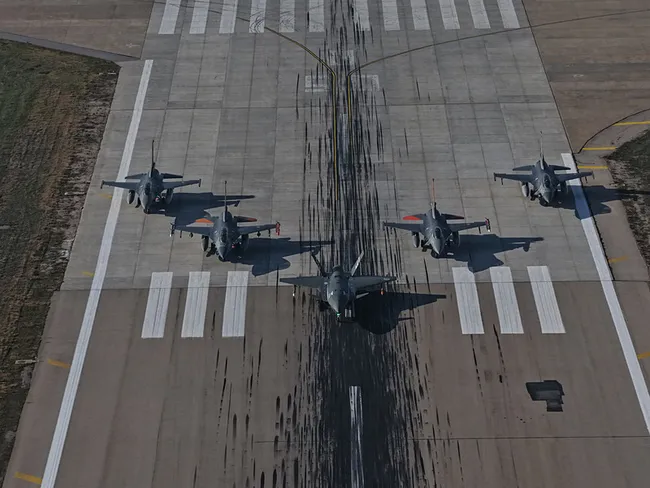 0X0 Bayraktar Kizilelma Dunya Basininda 1764532870488