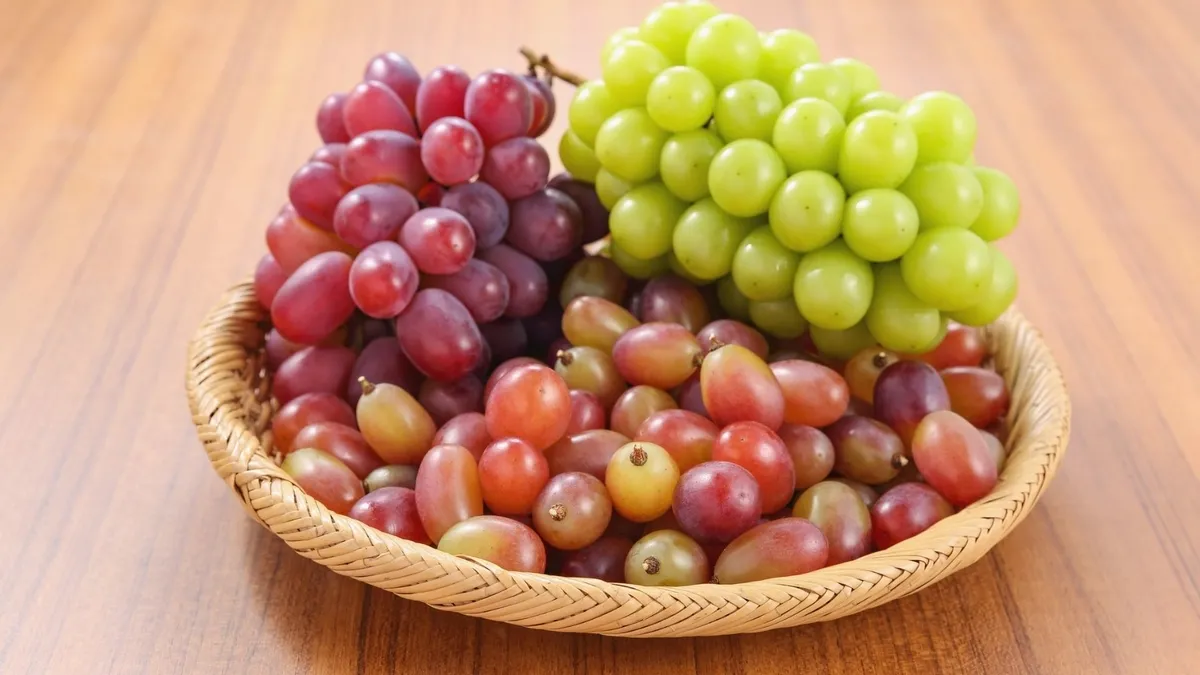 1200X675 Yilbasinda 12 Uzum Ritueli Nedir Masa Altinda 12 Uzum Yeme Neden Yapilir 1766754779337