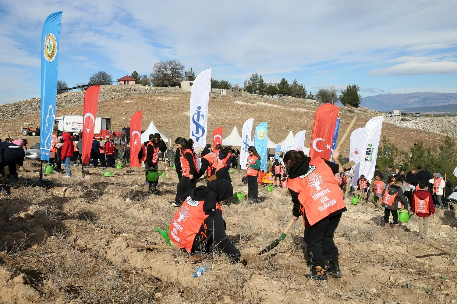 81 Ilde 81 Orman Projesi Kapsaminda 30 Bin Fidan Toprakla Bulustu 4
