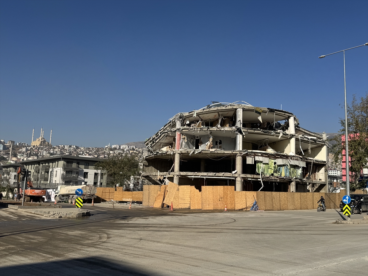 A A 20251213 39969725 39969724 K A H R A M A N M A R A S T A D E P R E M L E R D E H A S A R A L A N 10 K A T L I I S M E R K E Z I K O N T R O L L U S E K I L D E Y I K I L D I