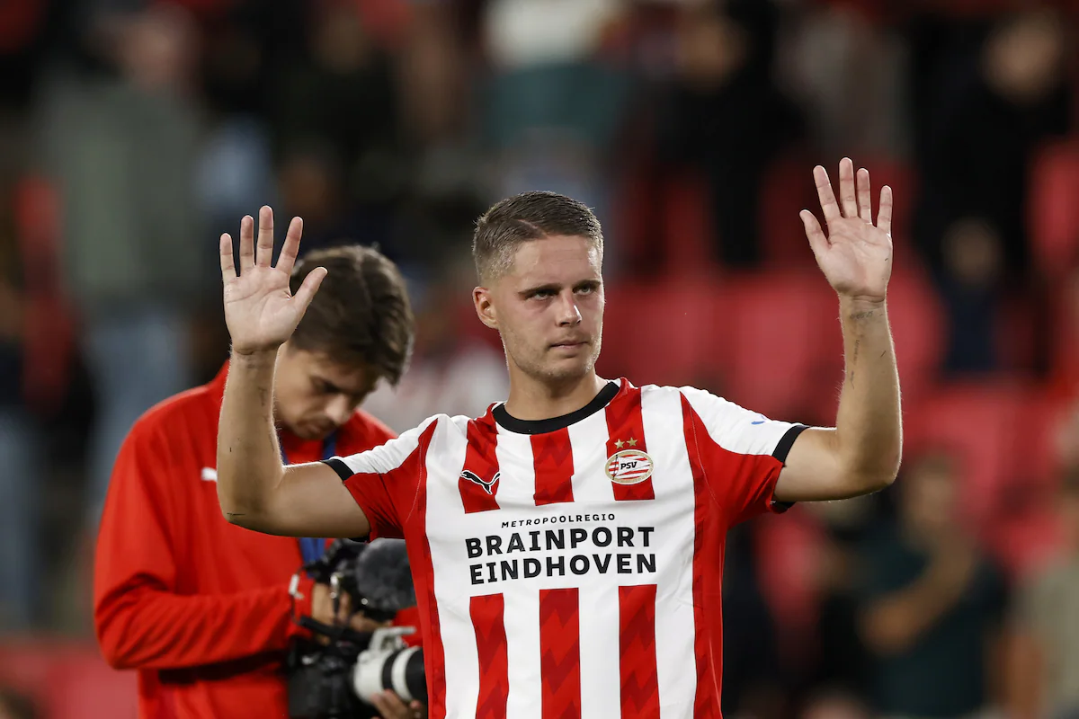 Joey Veerman Wordt Door Psv Als Cruciaal Gezien Voor Het Bereiken Van De Champions League