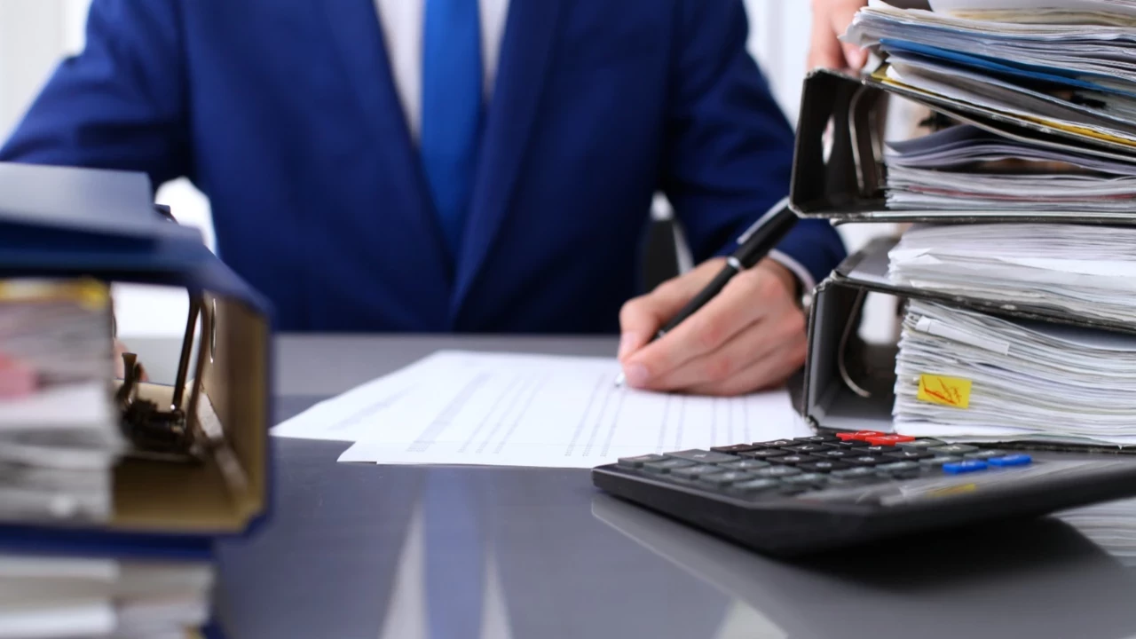 Memur Sayisi Artiyor Maaslarin Payi Dusuyor Ut4N