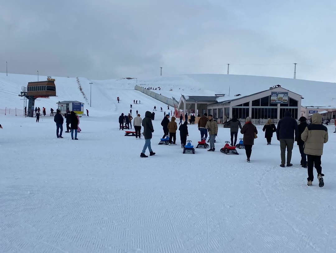 623903390 17880942693452370 6974330201733089764 N