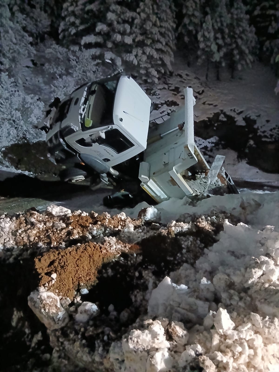 A A 20260101 40131584 40131583 A D A N A D A S U R U C U S U N U N K O N T R O L U N D E N C I K A N K A M Y O N S A R A M P O L E D E V R I L D I