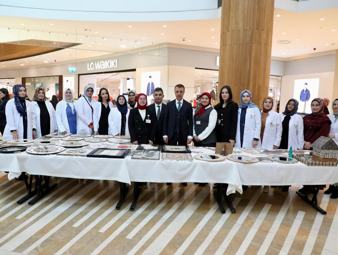 📌Dulkadiroğlu Aile Destek Merkezi Yıl Sonu Sergisidulkadiroğlu Aile Destek Merkezinde Mozaik, A (12)