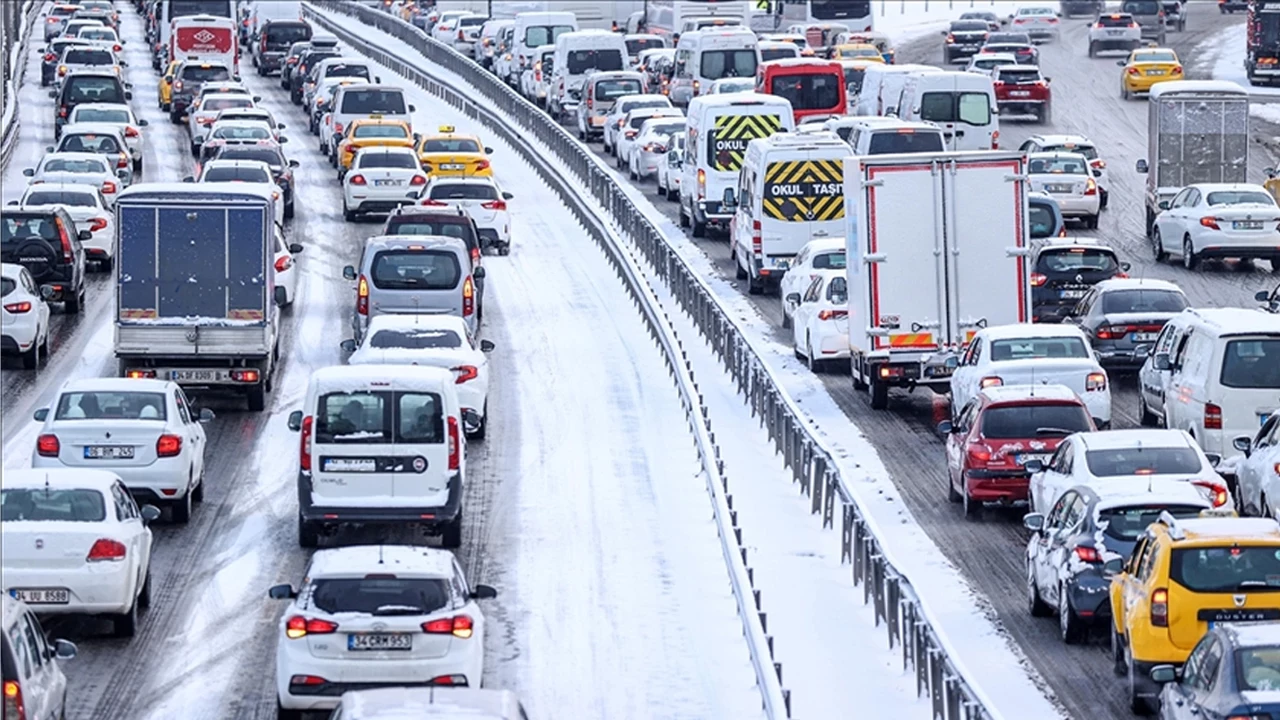 Istanbulu Kar Vurdu Trafik Felc Oldu Yl4Y