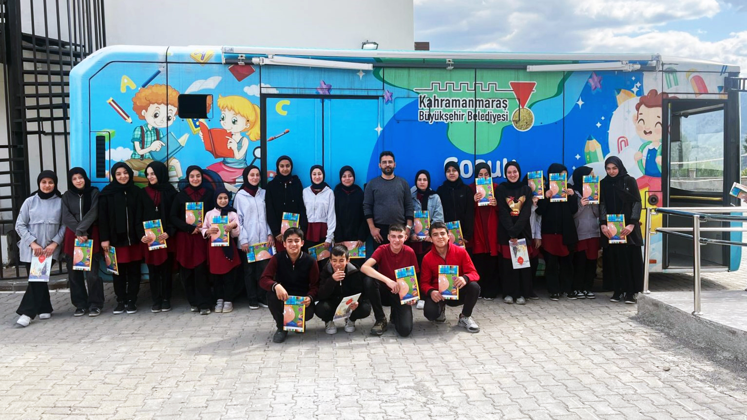 Mobil Çocuk Kütüphanesi (2)-1