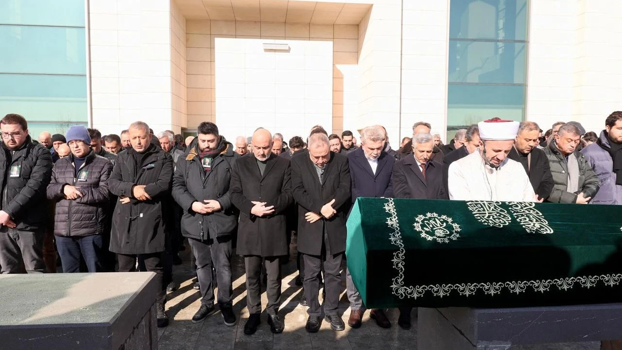 Vali Unluer Ali Galip Calikin Cenaze Torenine Katildi