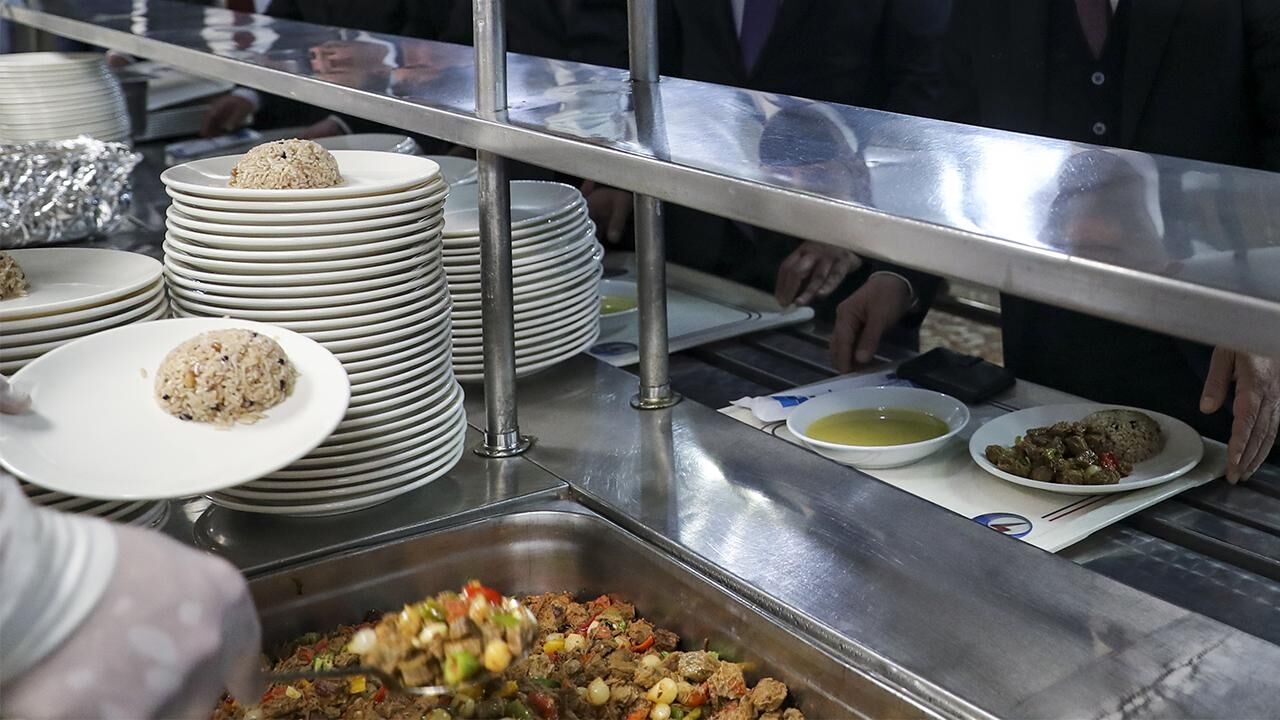 Yemekhane Yemek A 1975360