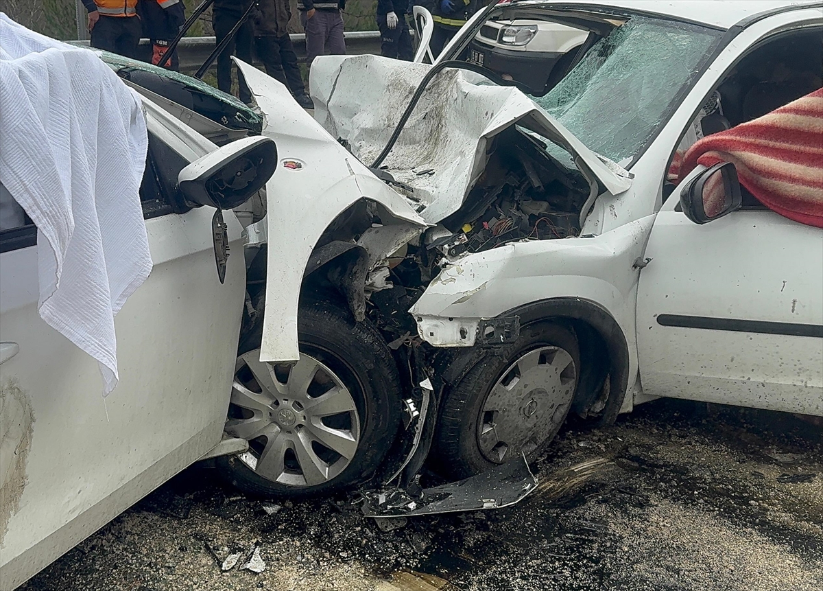 A A 20260201 40425921 40425918 B U R D U R D A I K I O T O M O B I L I N C A R P I S T I G I K A Z A D A 7 K I S I O L D U 5 K I S I Y A R A L A N D I