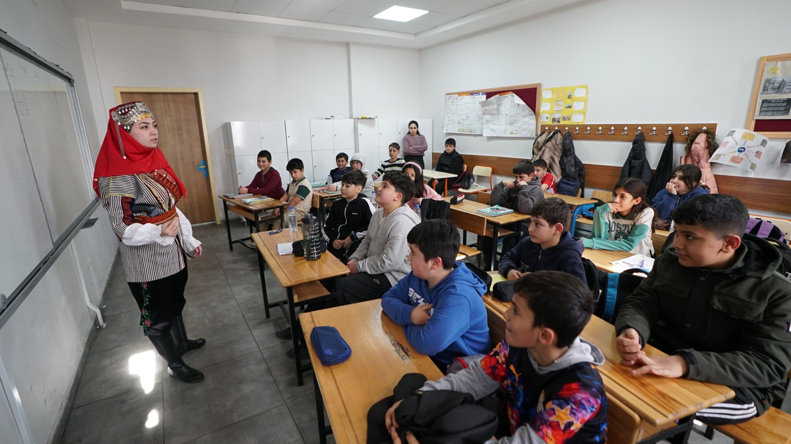 Cat Kapi Tiyatro Gosterisi 5