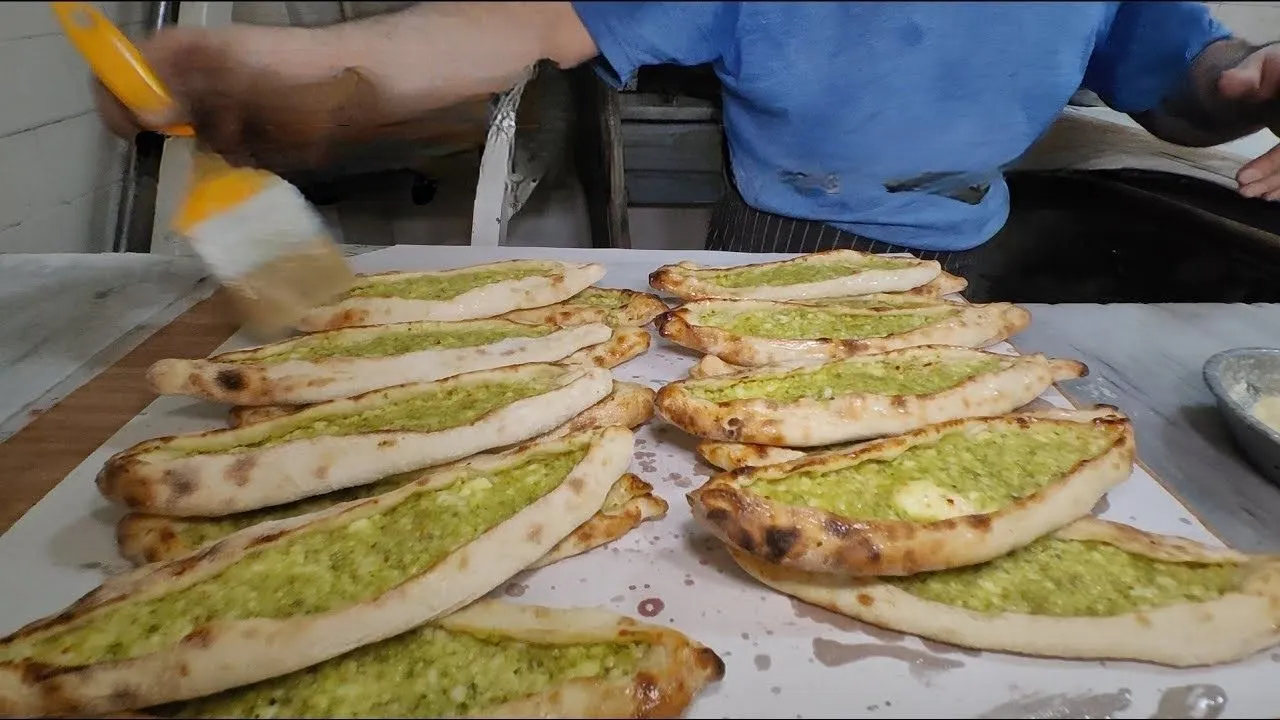 Kahramanmarasin Tatli Tuzlu Lezzeti Fistikli Sekerli Pide 1