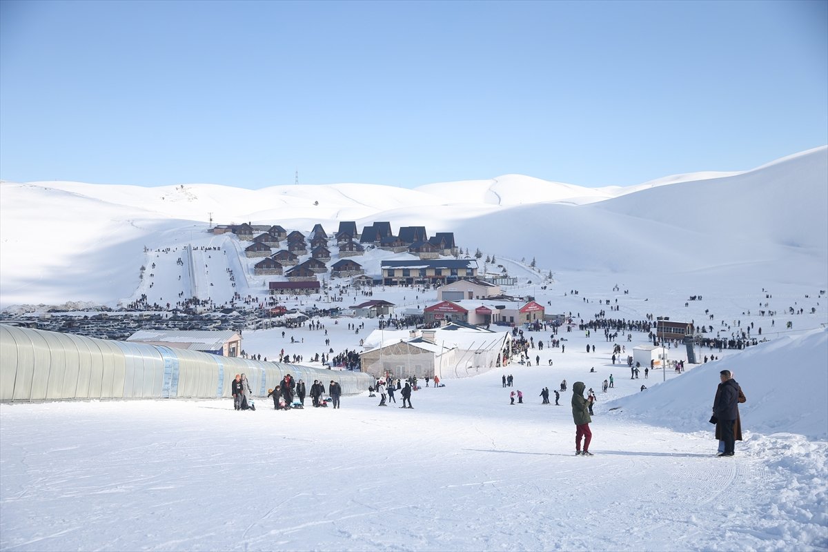 Yedikuyular Kayak Merkezi Rekor Kırdı: 500 Bin Ziyaretçiye Ulaştı