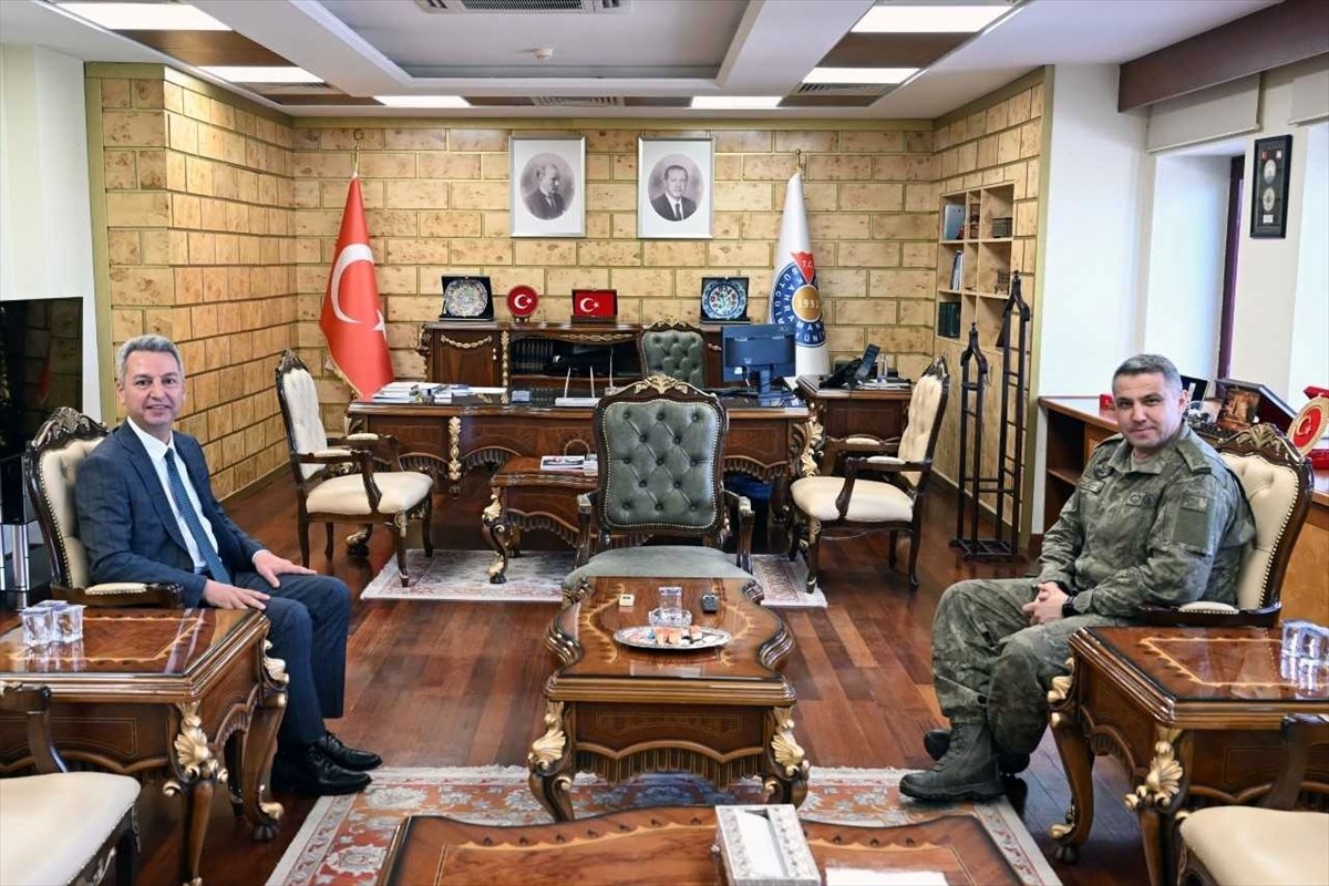 Tuğgeneral Mahmut Sert, KSÜ Rektörü Okumuş'u ziyaret etti