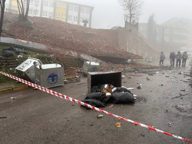 İstanbul’da Sağanak Alarmı! Metro Su Altında, Duvarlar Çöktü