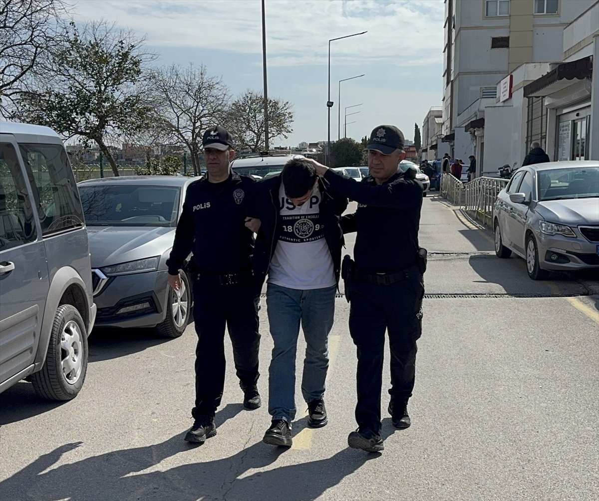 Otomobilin direksiyonunu ayağıyla kontrol eden sürücüye psikiyatrik görüş kararı