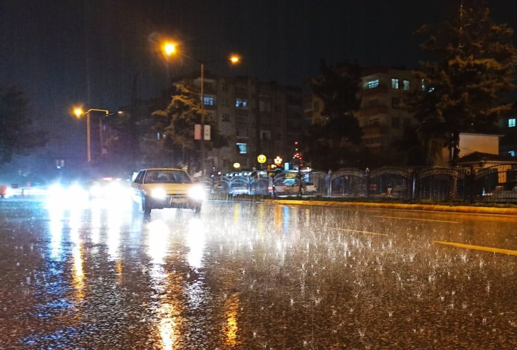 Şanlıurfa'da sağanak nedeniyle 4 ilçede eğitime ara verildi
