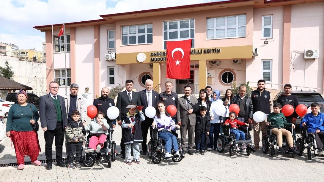 Kahramanmaraş’ta Özel Öğrencilere Akülü Sandalye Desteği