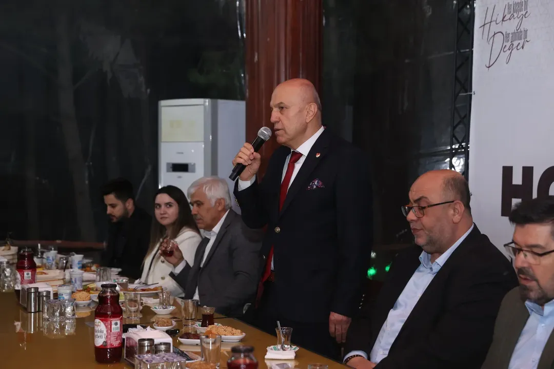 Amatör Spor Kulüpleri̇ İle İftar Sofrasinda Bi̇r Araya Geldi̇kbelediye Başkanımız Sn. Mehmet Akpın (4)