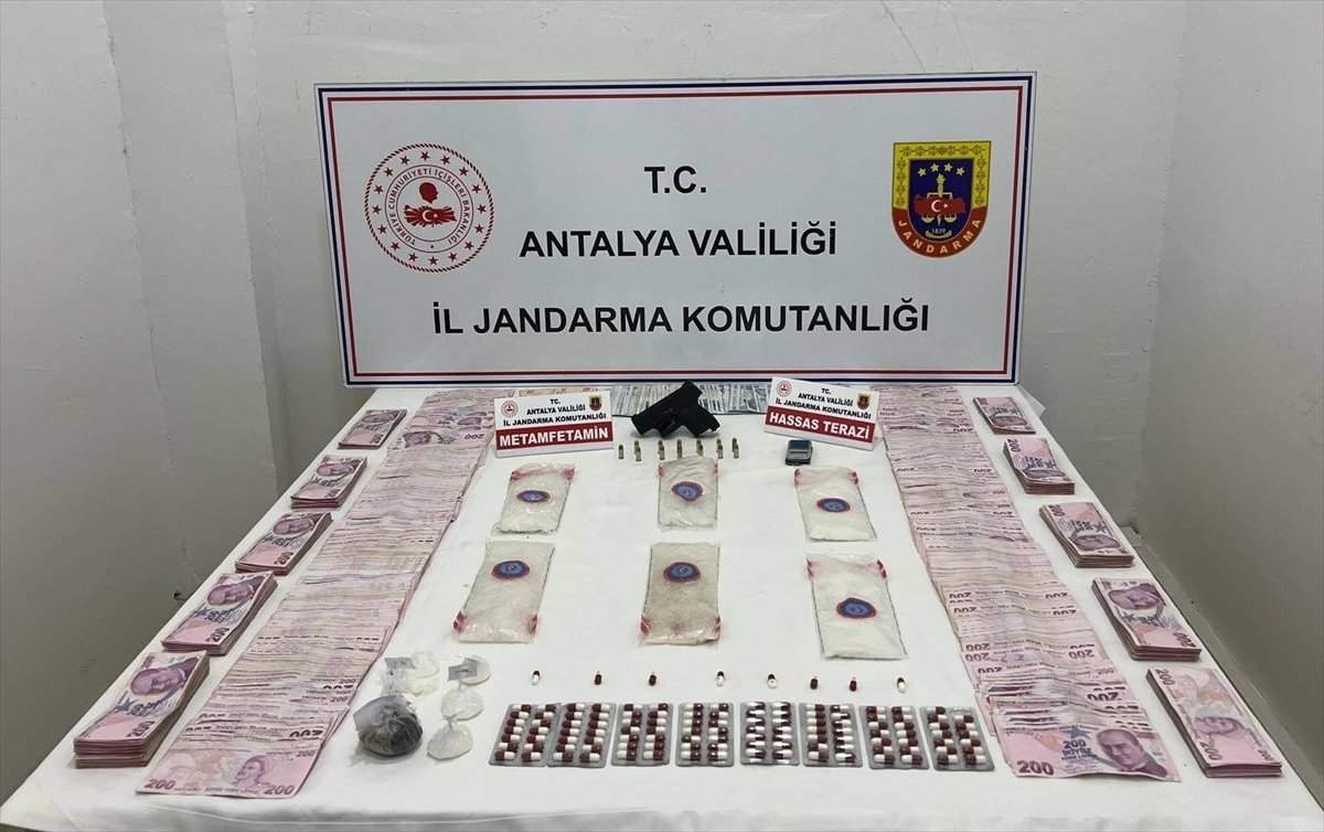 Antalya'da uyuşturucu operasyonunda 2 kişi yakalandı
