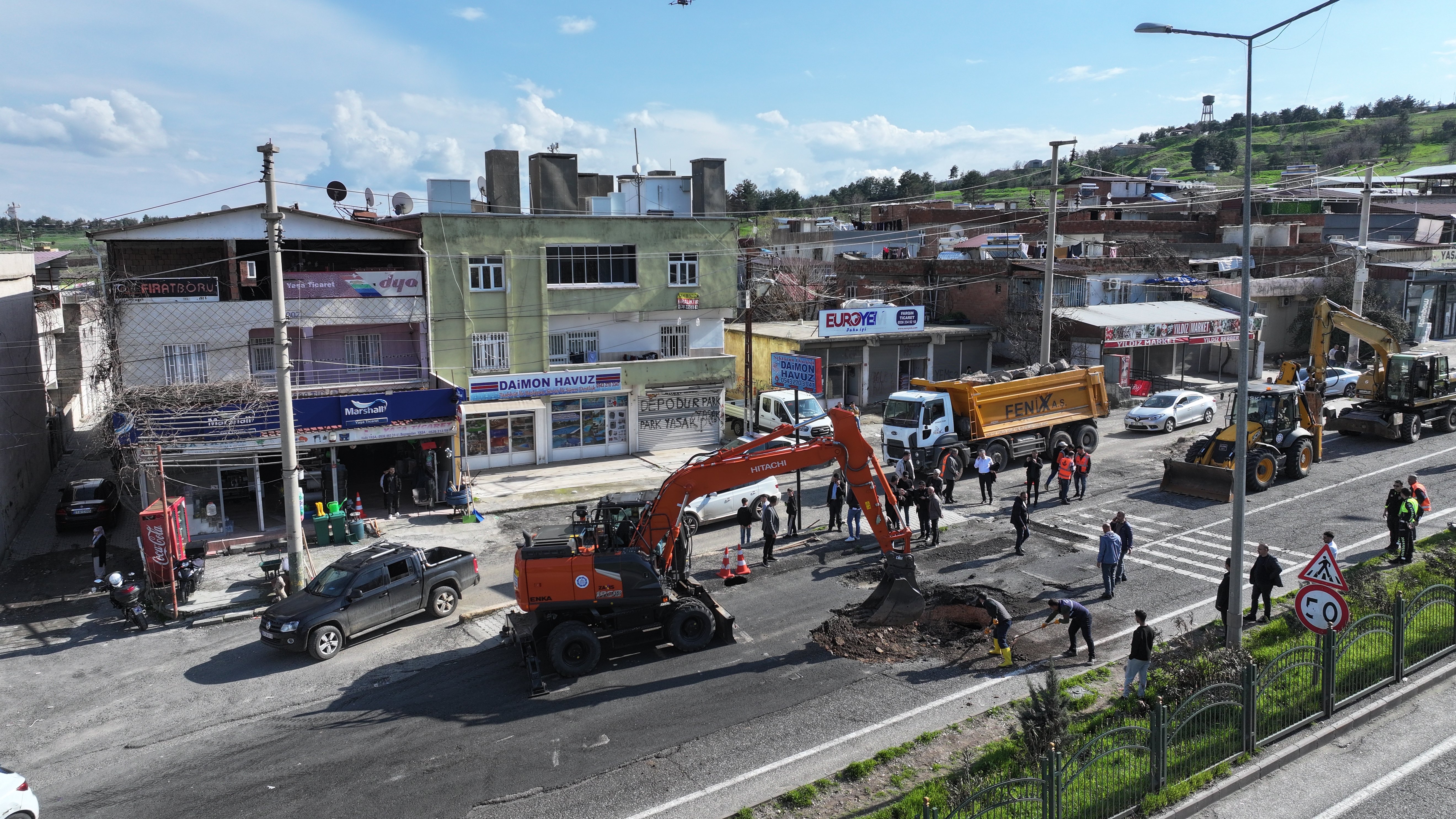 Diyarbakır-Silvan kara yolunda çökme meydana geldi