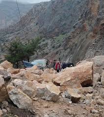 Mersin'de toprak kaymasının meydana geldiği kara yolunda çalışmalar sürüyor