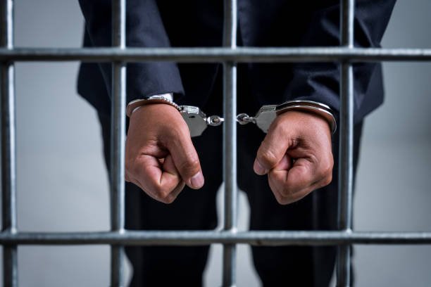 Durakta yasaklı madde sattığı iddia edilen sanığa 15 yıl 7 ay hapis cezası verildi